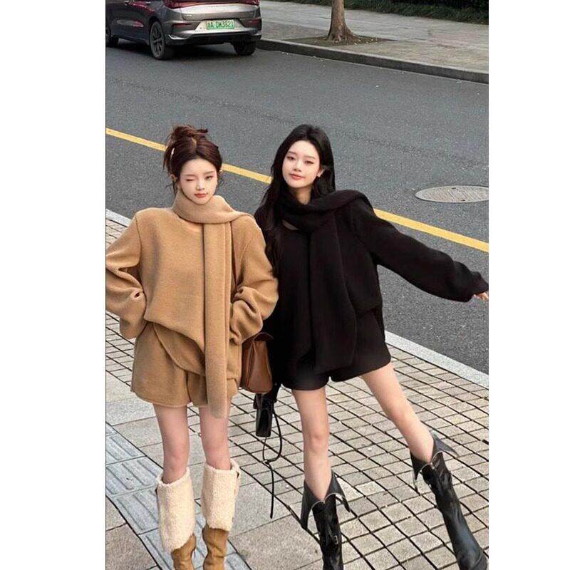 LILY MOST慵懒风秋冬套装高级感长袖羊羔毛高腰短裤围巾三件套女