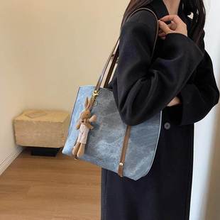 可以装书的通勤包大学生教师冬天大学上课女可容量电脑平板托特包