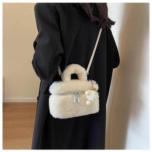 毛毛包包冬斜挎冬天羊羔毛绒绒女士2024新款时尚手提小方包百搭