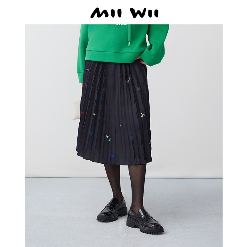 末未黑色数码印花料压褶摆裙