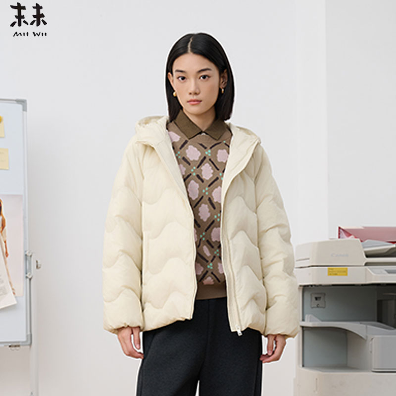 MIIWII末未25冬米黄色简约百搭短款外套连帽龟背羽绒服女R254223