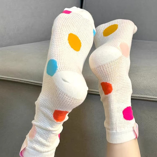 夏天来咯~薄薄的透气中筒袜