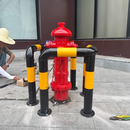 常规U型M型可根据图片加工护栏车间货架立柱保护防撞栏杆加厚钢管