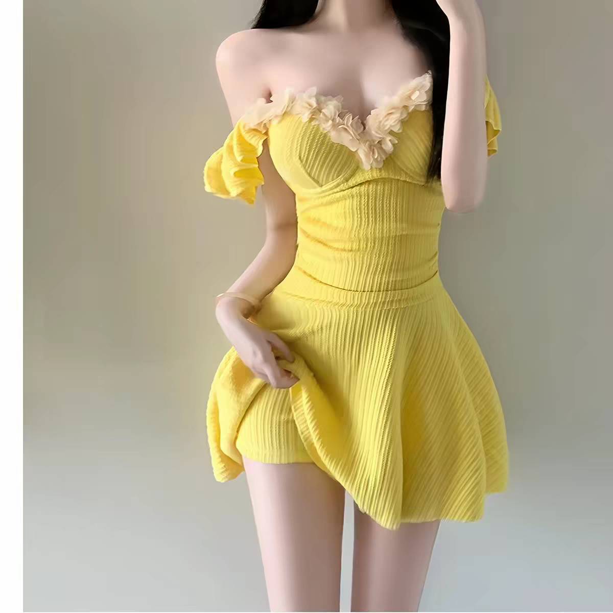泳衣女款连体吊带纯色甜美修身