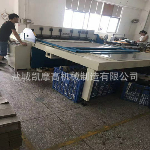 凯摩高 1600新型电脑自动色卡.皮革.布料.裁切机.切布机