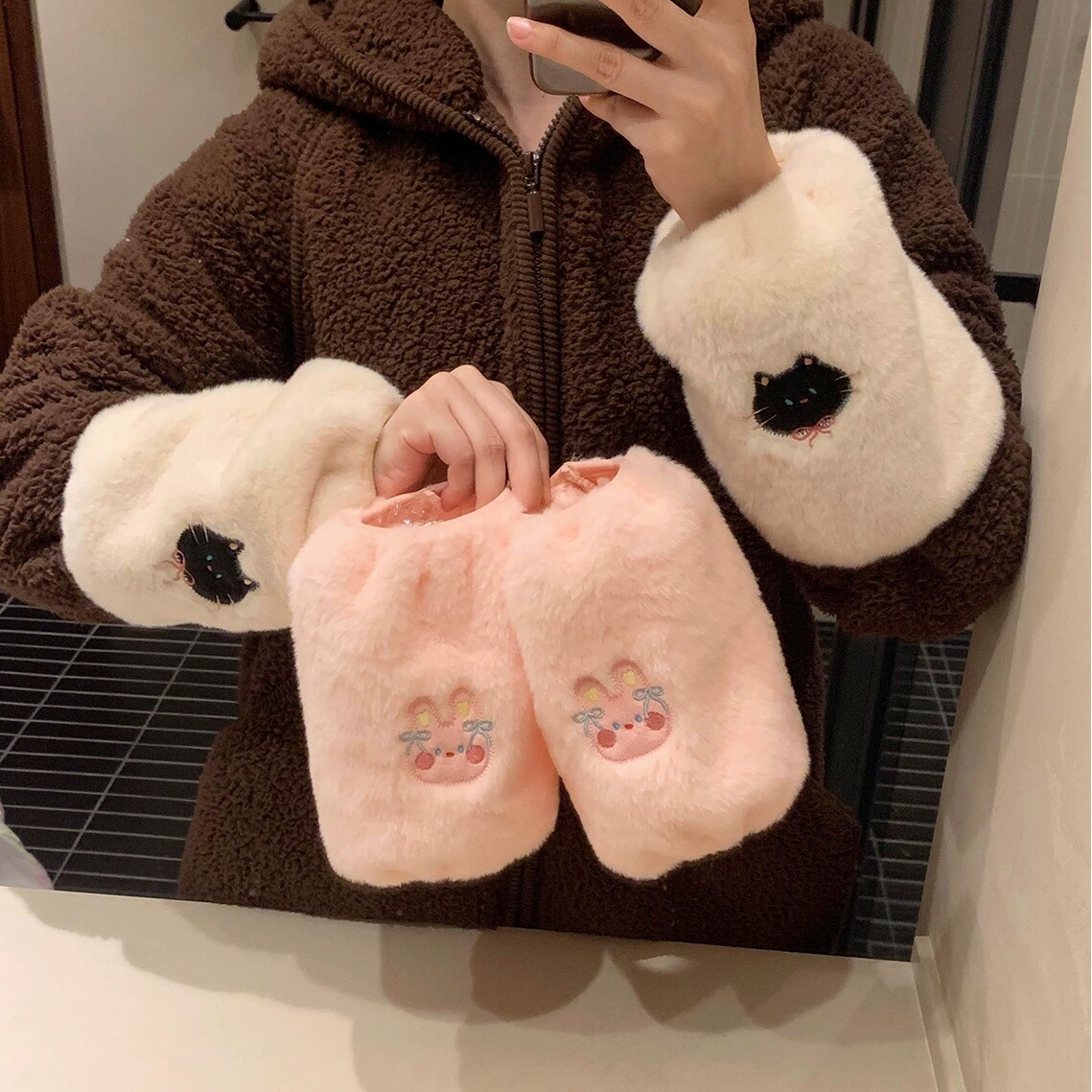 袖套女上班耐脏办公室套袖冬天学生羽绒服护袖套卡通可爱毛绒袖套