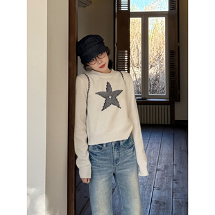 王家有鱼2026年早春新款米白色时髦套头五角星针织衫女百搭上衣W