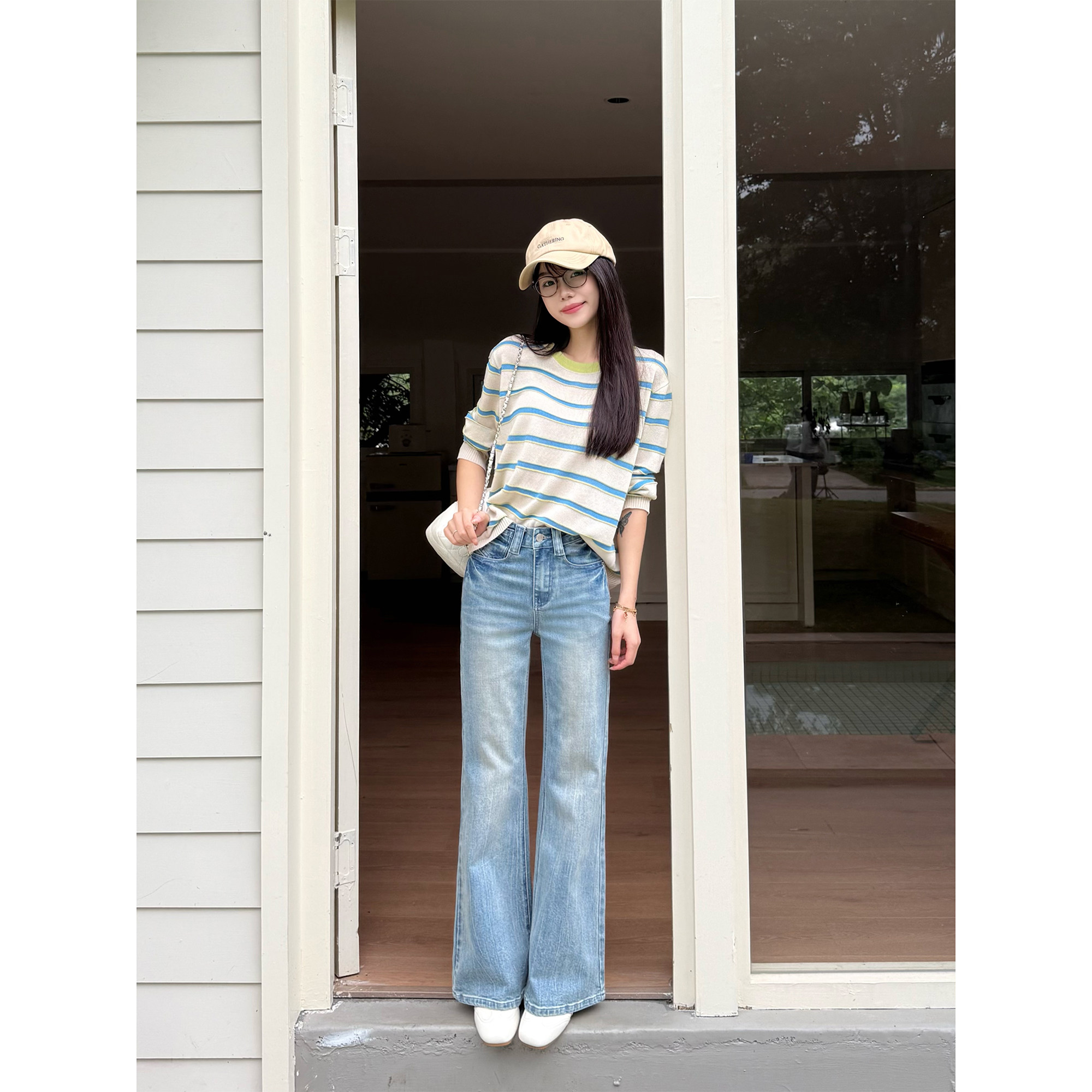 王家有鱼2026夏季新款复古浅蓝修身不贴腿微喇裤显瘦牛仔裤子女款