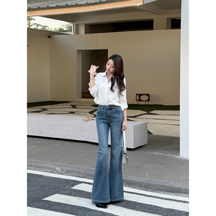 王家有鱼2026年早春新款复古蓝不贴腿微喇裤中高腰显瘦牛仔裤女款