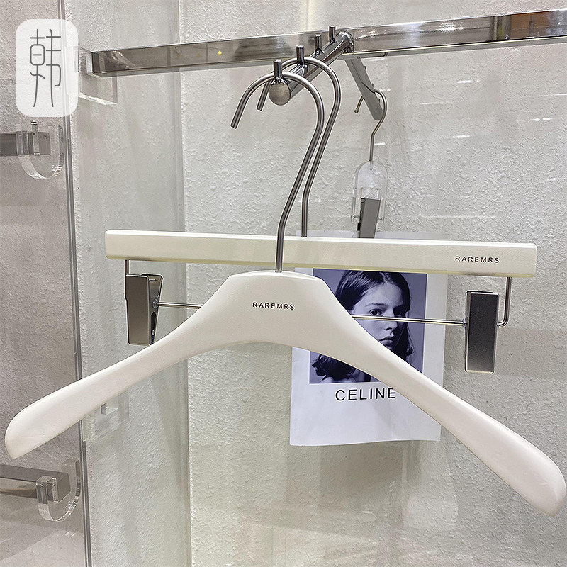 服装店奶白色女装实木衣