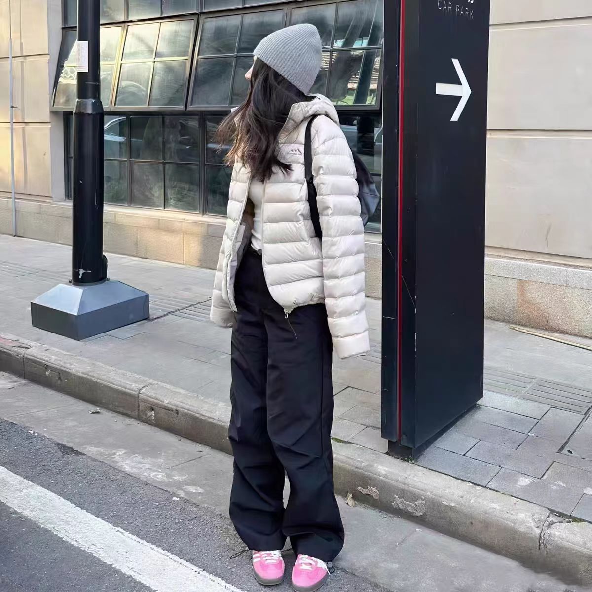 轻薄羽绒服连帽时尚宽松