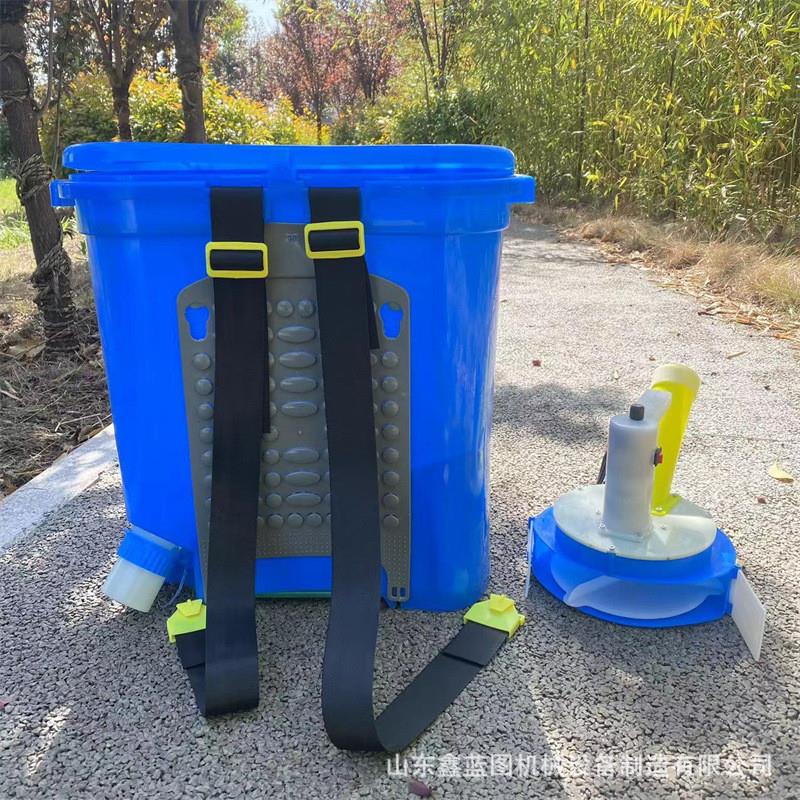 畅销12V电动撒肥器单兵融雪抛撒器农田复合肥喷洒器草籽花籽播种