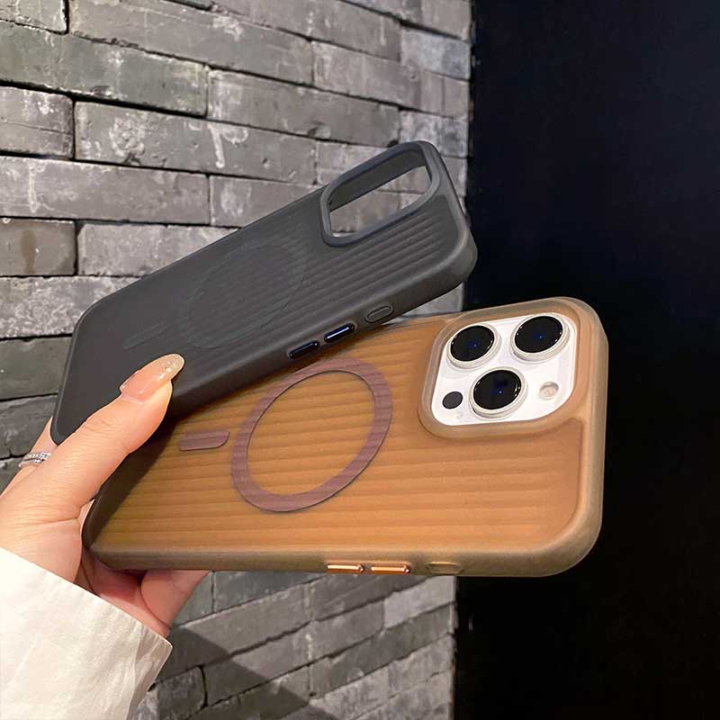 ins轻奢半透高级棕适用苹果16pm手机壳新款磁吸充电iPhone17promax瓦楞条纹防滑14/13pm磨砂小众15promax男女