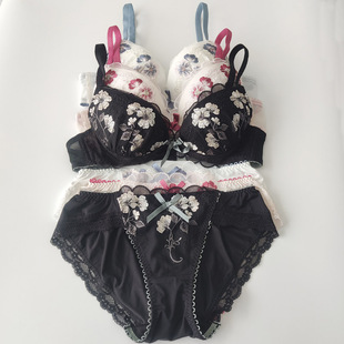 当季新款蕾丝刺绣文胸薄款低鸡心日系圆盘胸双排扣有钢圈内衣套装