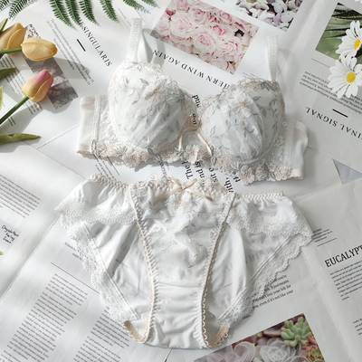 日系圆盘胸有钢圈蕾丝套装