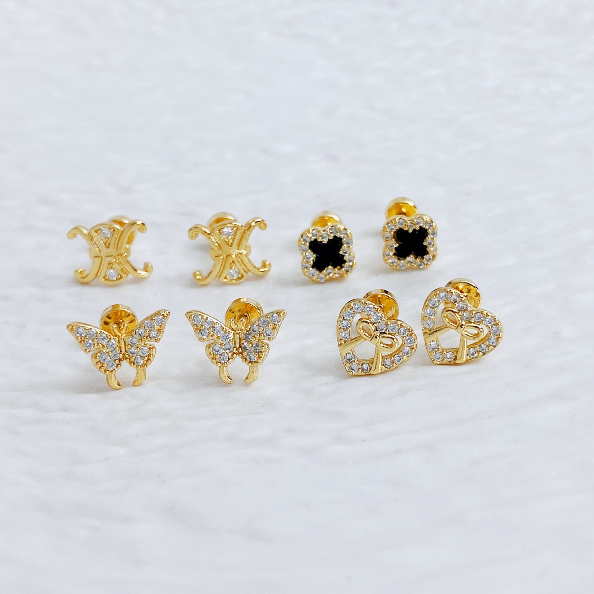 精致小巧微镶锆石四叶草耳骨钉钛合金拧螺丝耳钉个性防过敏耳环女