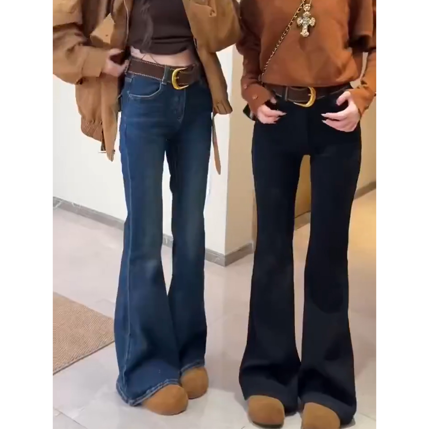 蓝色不贴腿微喇牛仔裤女