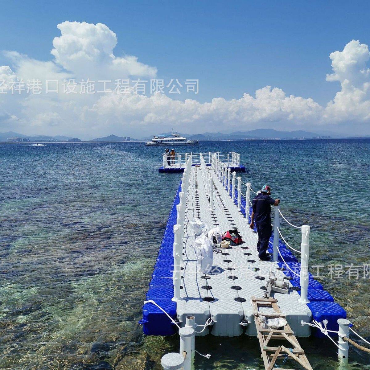 厂家供应水上塑料浮桥浮动码头浮筒网箱养殖游艇平台浮箱五年质保