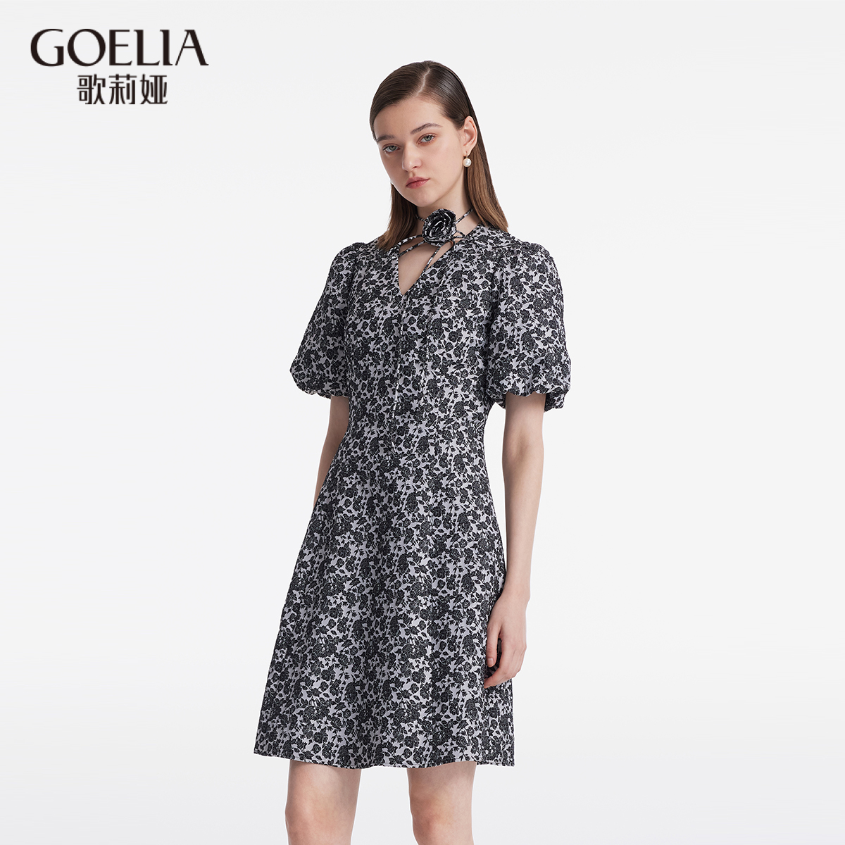 收腰印花 显瘦时尚