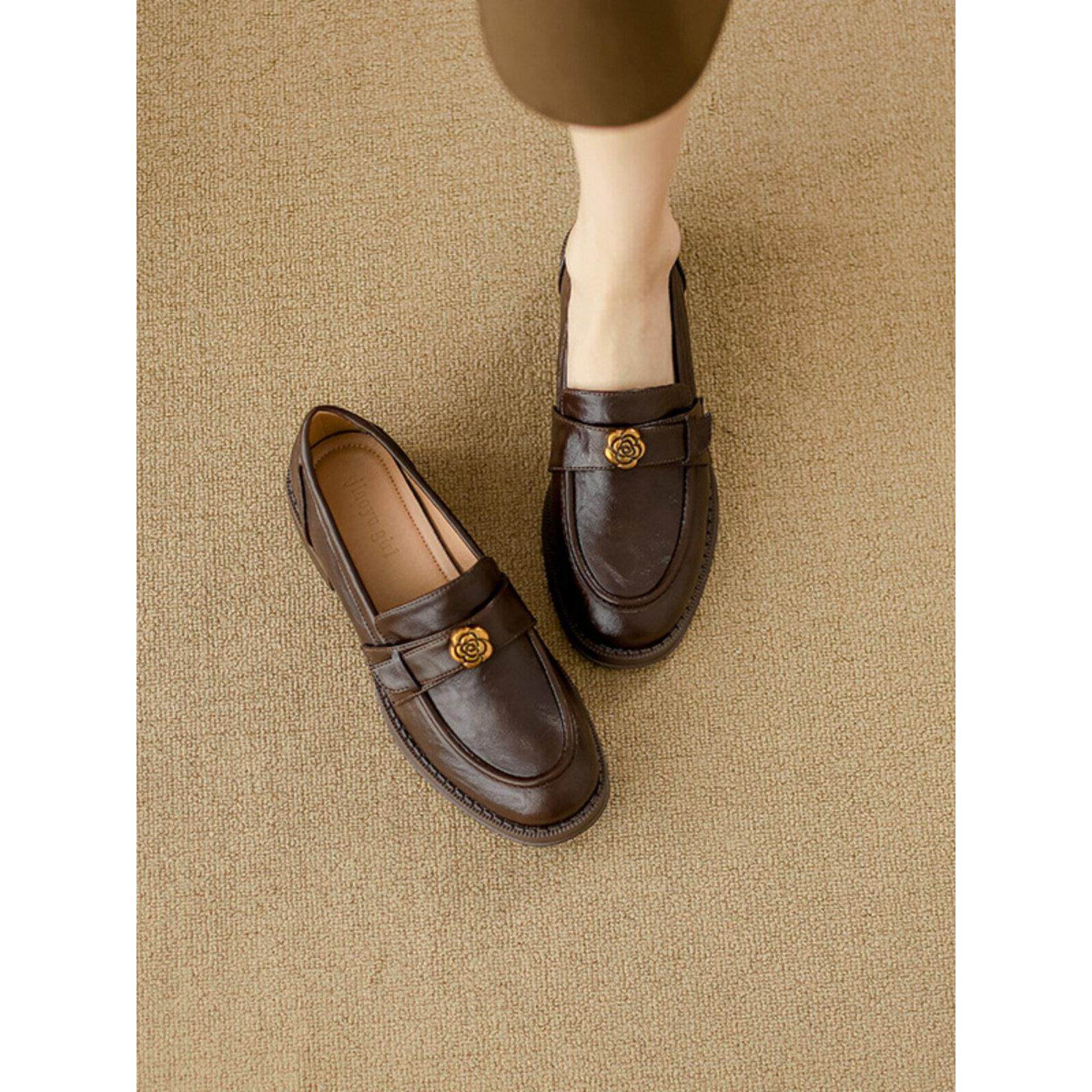 香港覆古乐福鞋女山茶花真皮单鞋2025新款英伦风厚底一脚蹬小皮鞋