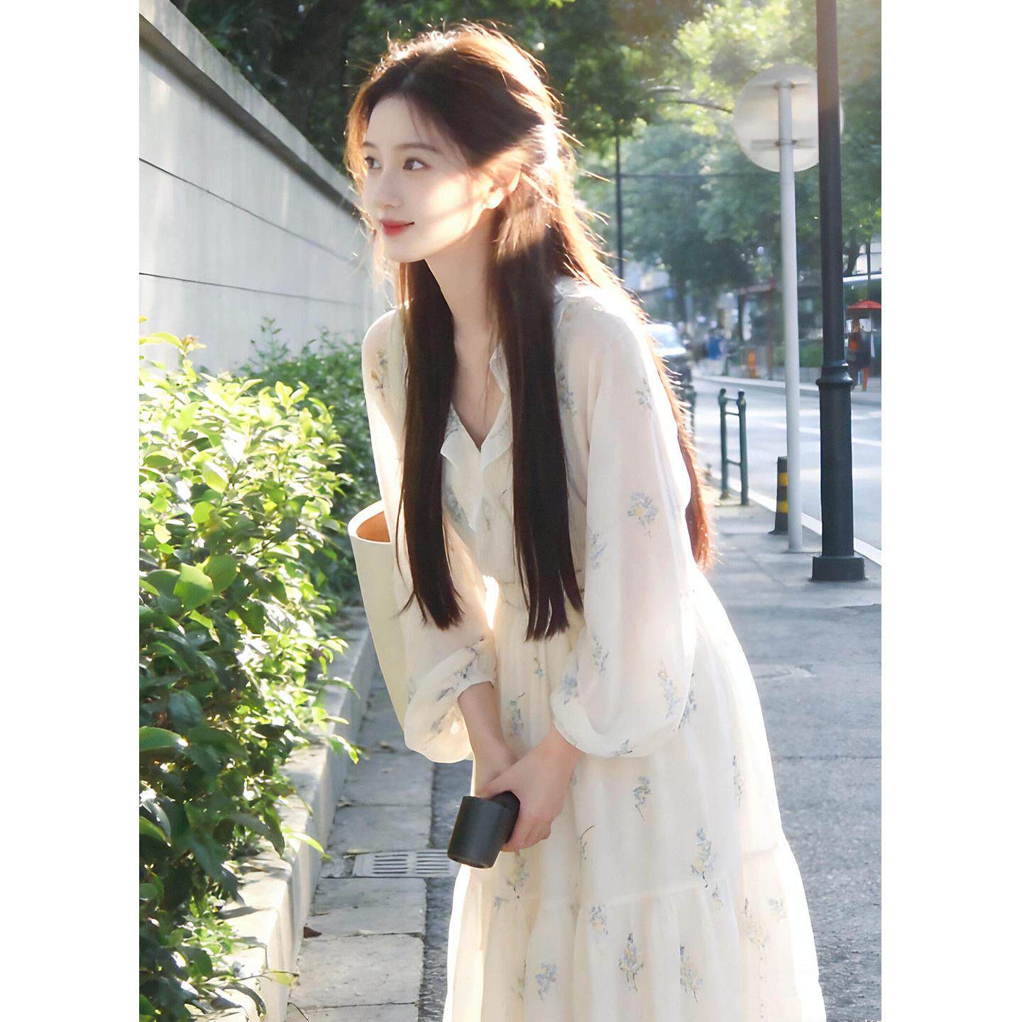 法式白色长袖碎花连衣裙子女春夏2026新款巨好看绝美漂亮收腰长裙