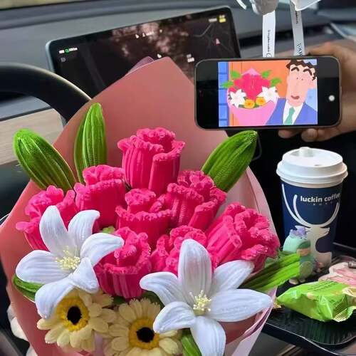 广志送给美伢花束爱蜡笔小新同款