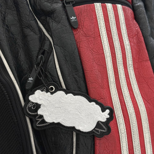 皮革小羊刺绣卡通挂件钥匙扣