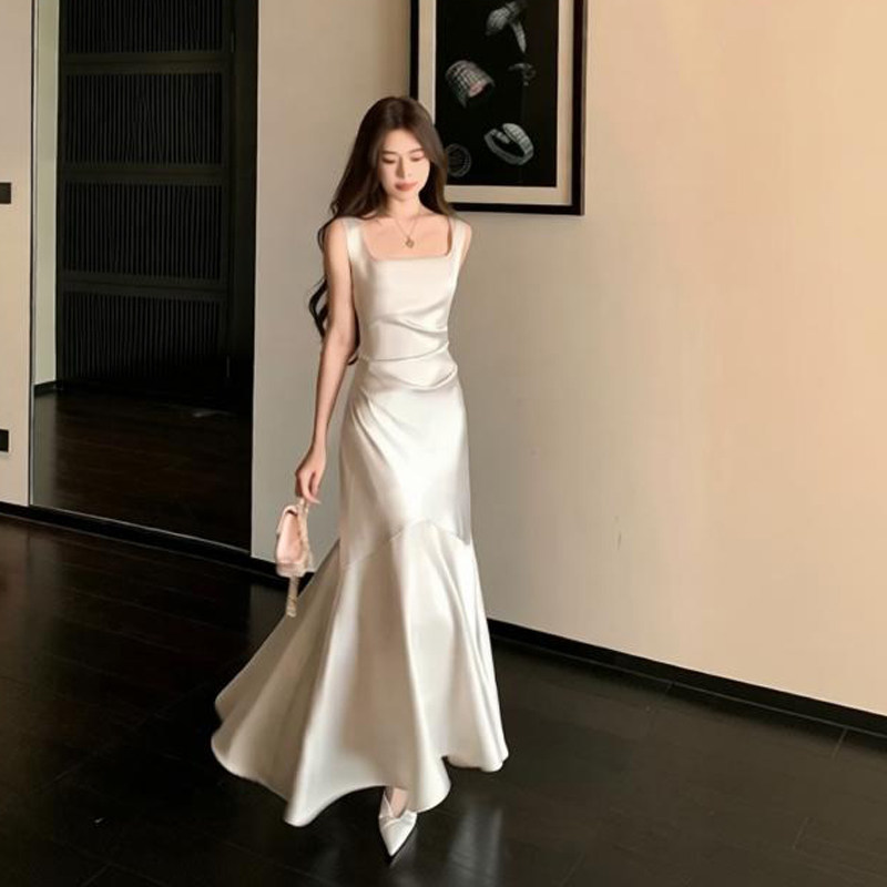 白色缎面吊带礼服女夏季鱼尾订婚宴会学生日毕业连衣裙伴娘服长款