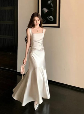 白色缎面吊带礼服女夏季鱼尾订婚宴会学生日毕业连衣裙伴娘服长款