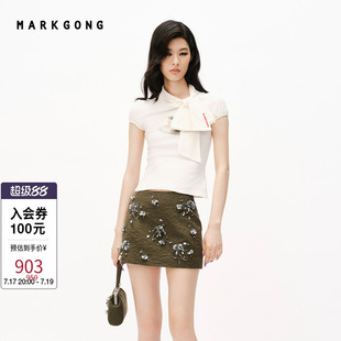 【MARKGONG】流行蝴蝶结设计感印花系带T恤2026早秋新品女装短袖