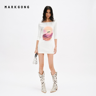 Lisa同款【MARKGONG】2026早春新品峡谷飞车印花七分袖露背连衣裙