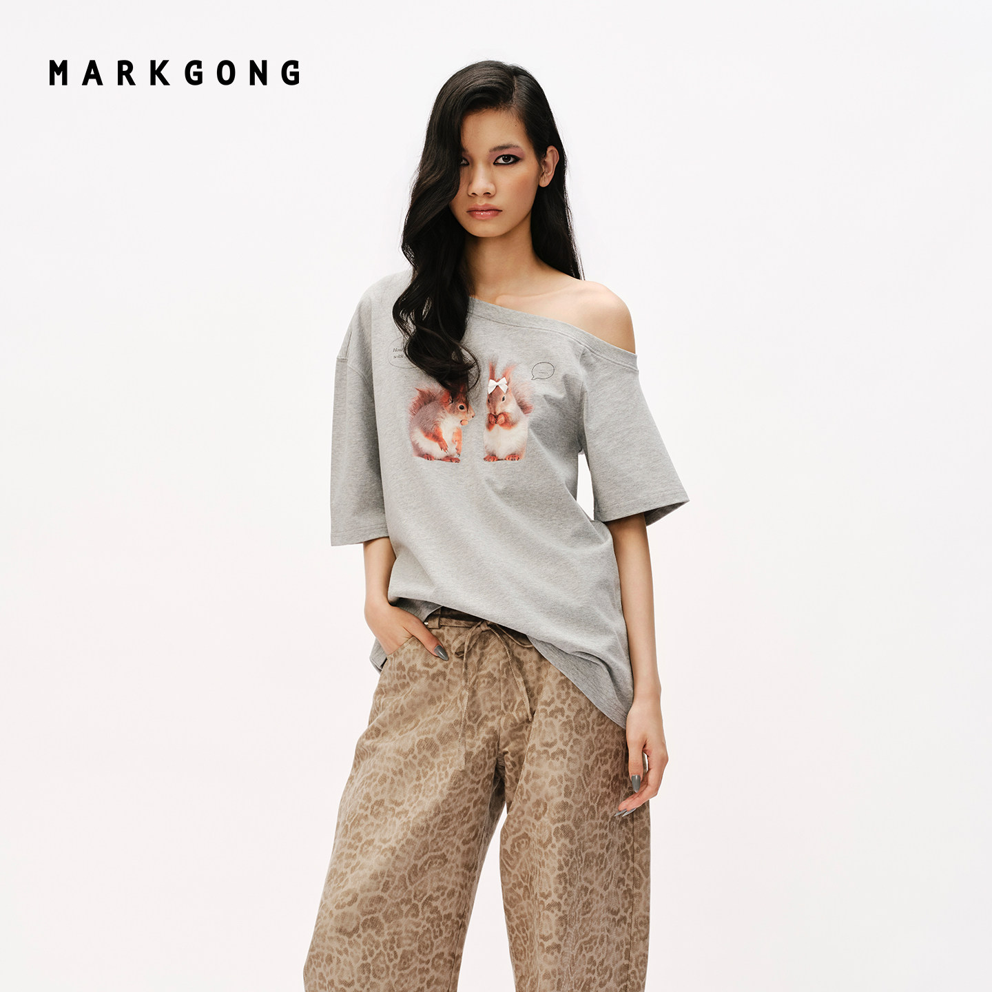 MARKGONG印花斜肩短袖T恤图片