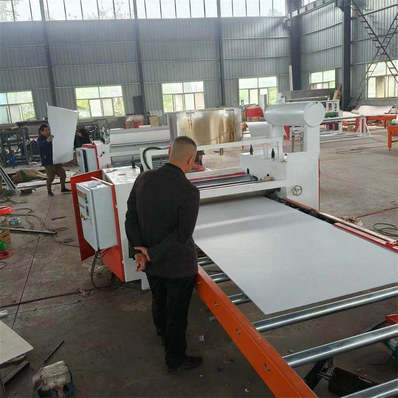 海绵雪弗板贴布机 密度板涂胶贴面机 软硬包墙布皮革热熔胶平贴机