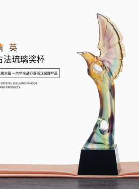 水晶琉璃材质老鹰展翅高飞造型创意奖杯企事业单位颁奖留念定制