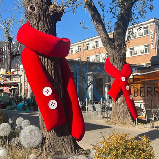 冬日大树围巾网红打卡装饰美陈设道具新年户外商业街公园拍照置景