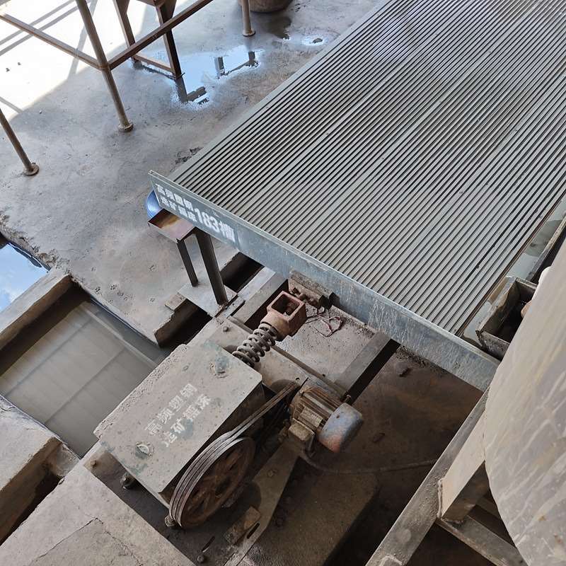 新款耐用高频塑钢选矿摇床淘沙金铜锡高分子摇床设备可选300目