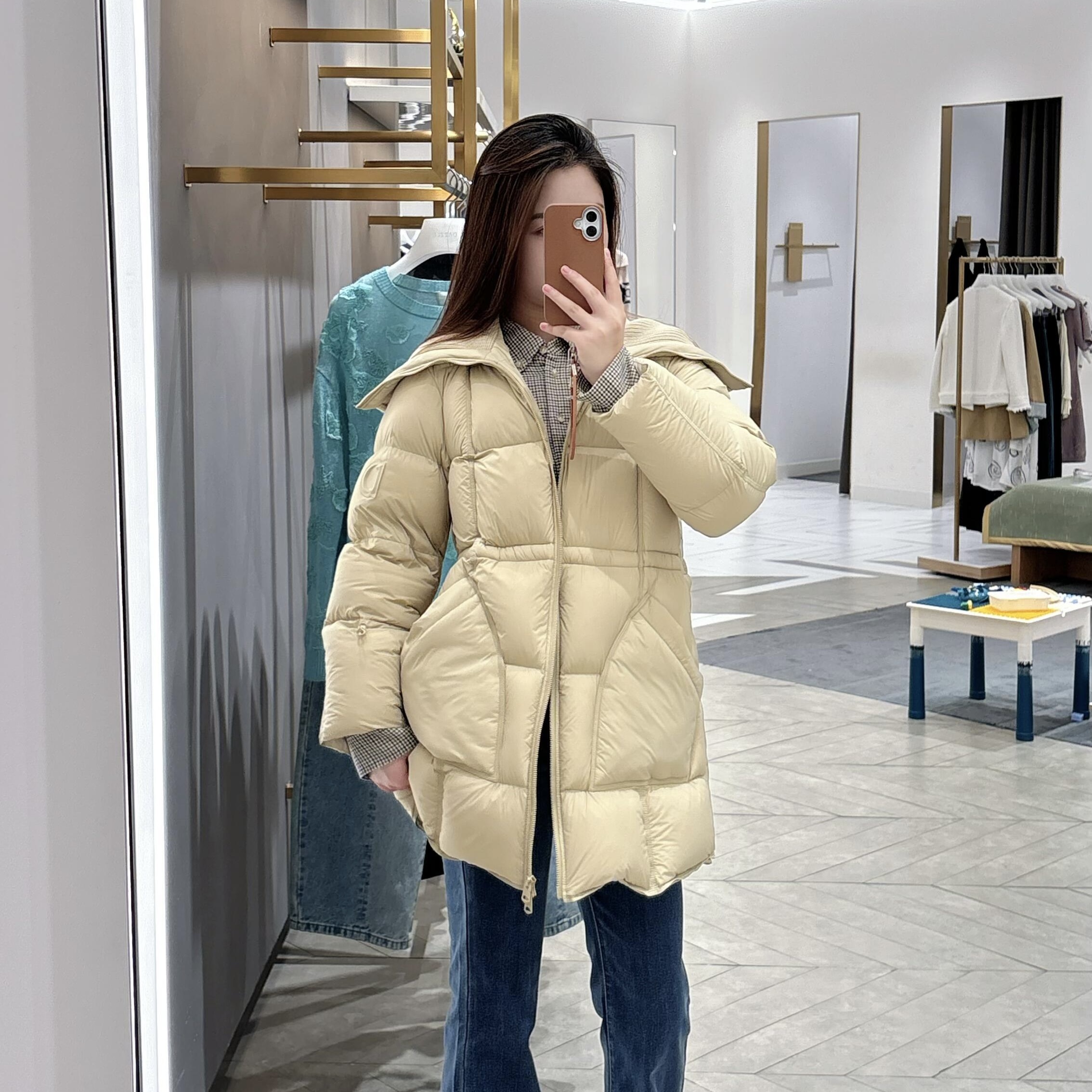 新款针织翻领云朵泡芙羽绒服女款