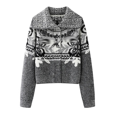 大翻领撞色提花针织开衫毛衣