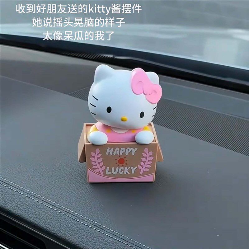 车内装饰摆件凯蒂猫可爱太阳能摇头车载中控台装饰有趣礼物