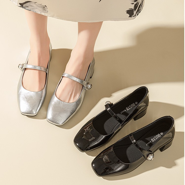 大东浅口单鞋女2023年秋季新款复古风方头魔术贴粗跟中跟女鞋0003