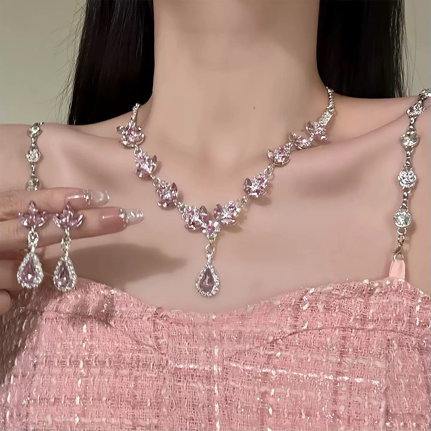 粉樱花语甜美精致感水滴吊坠项链轻奢设计感晚礼服锁骨链套装