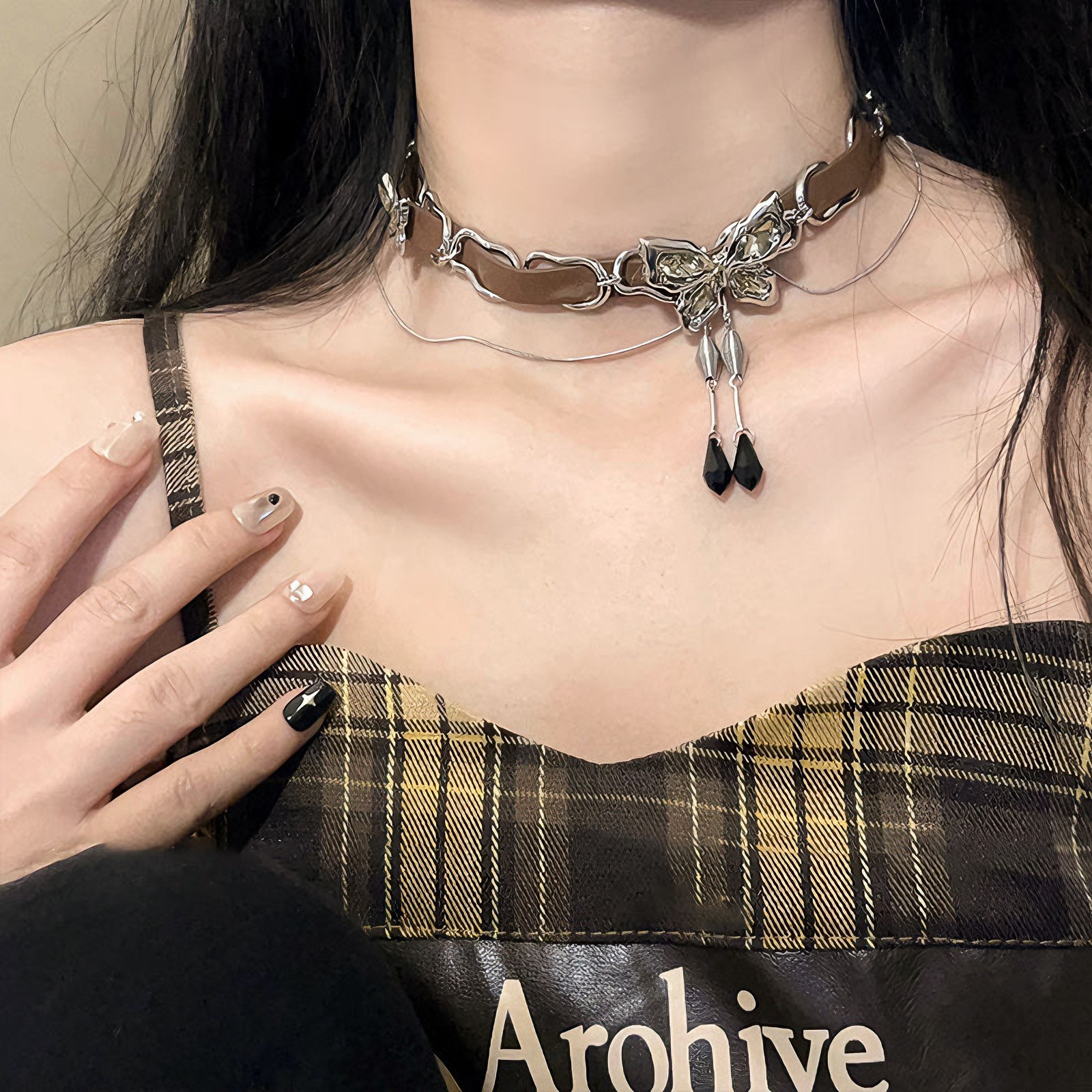 美拉德水晶蝴蝶choker项圈项链女个性设计甜酷高级锁骨链颈链配饰