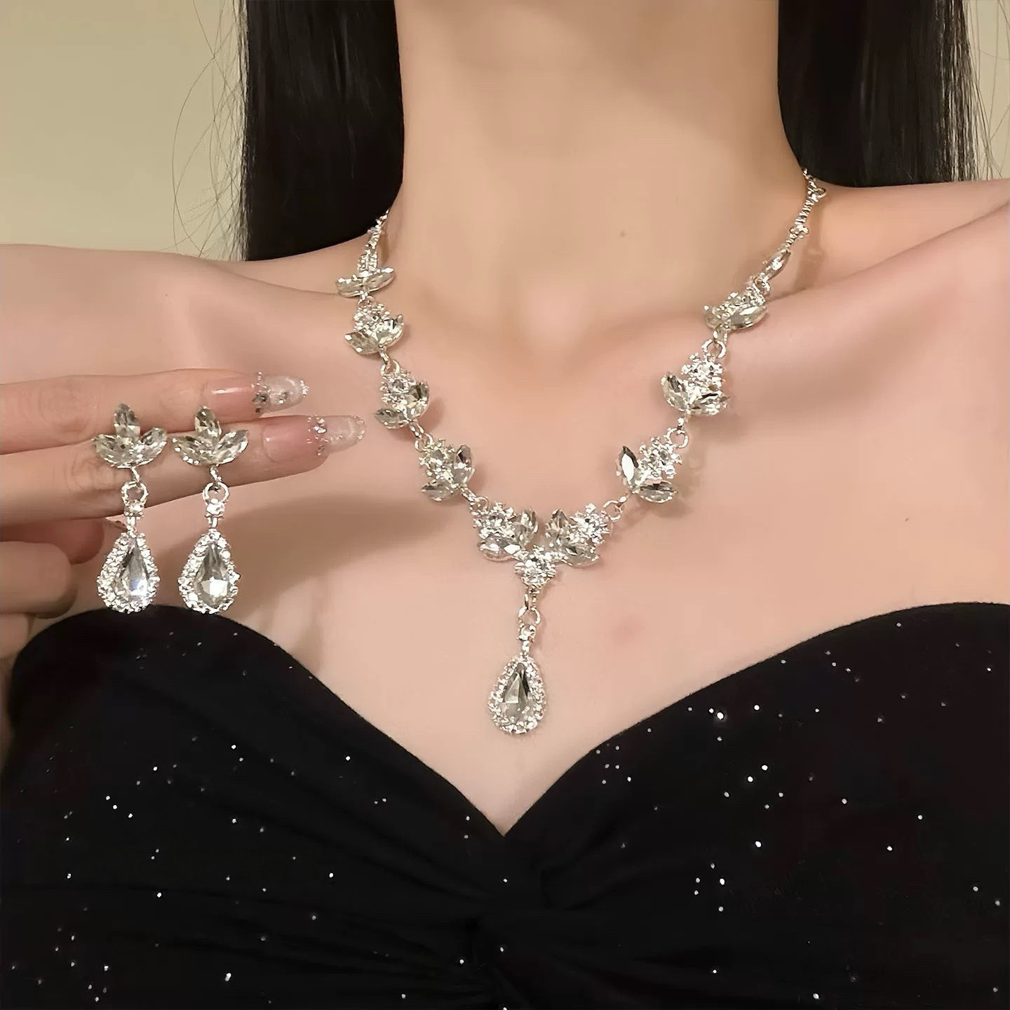 超闪白色水滴锆石花朵项链轻奢时尚晚礼服锁骨链套装耳环晚宴配饰
