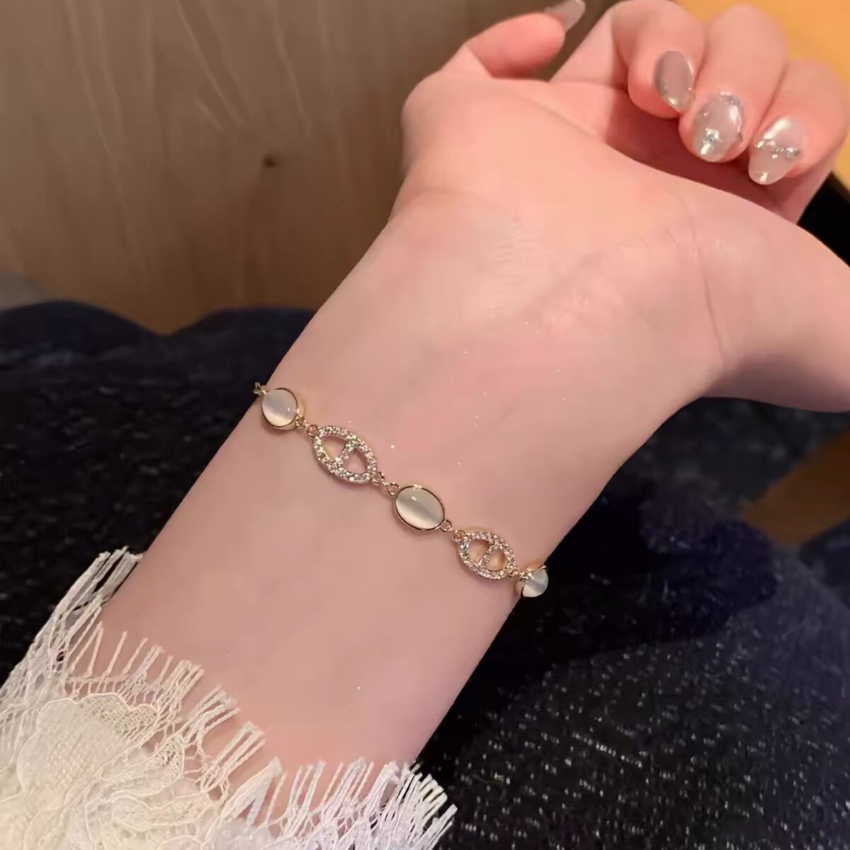 金色猪鼻子猫眼石手链女轻奢小众高级感手串气质名媛风高颜值手饰