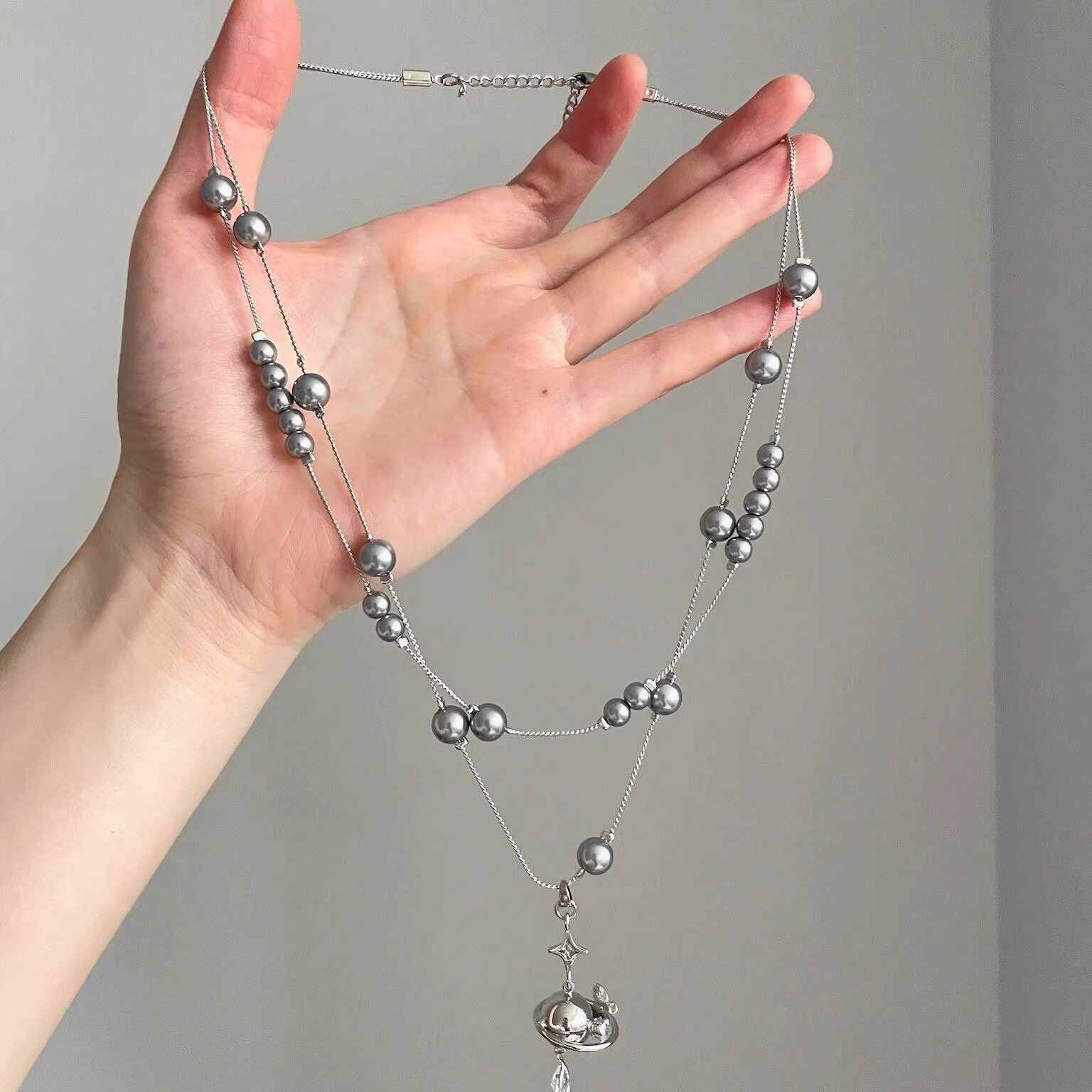 飞船吊坠灰色珍珠项链女小众设计感毛衣链长款高级叠戴锁骨链配饰