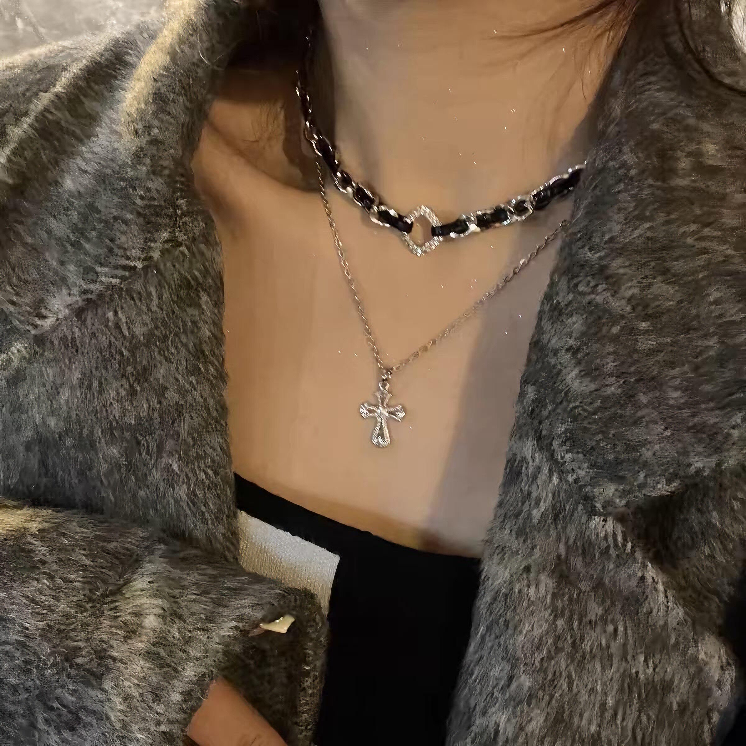 小众设计十字架双层叠戴项链女甜酷风皮质编织项圈个性锁骨链颈链