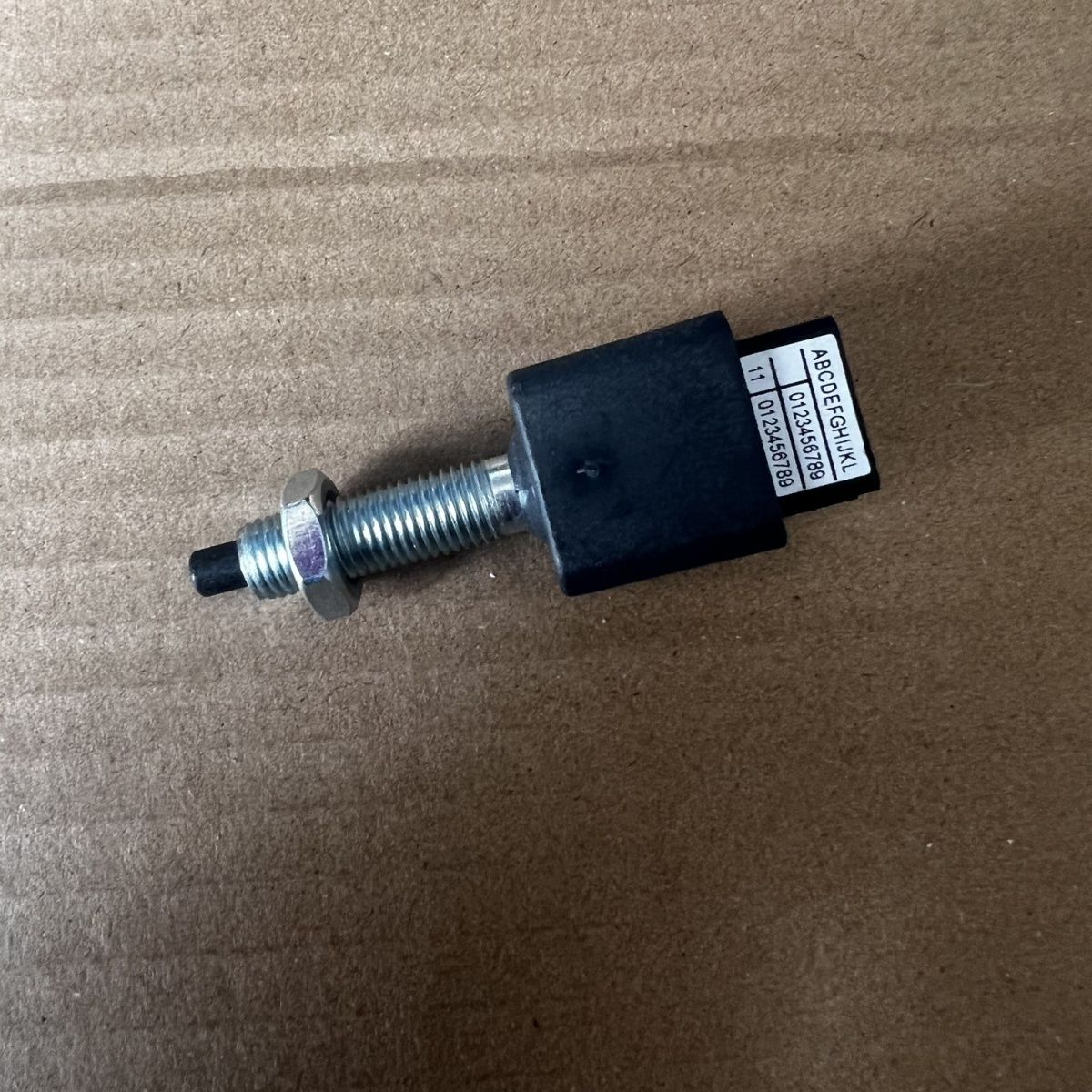长安欧诺刹车灯开关制动