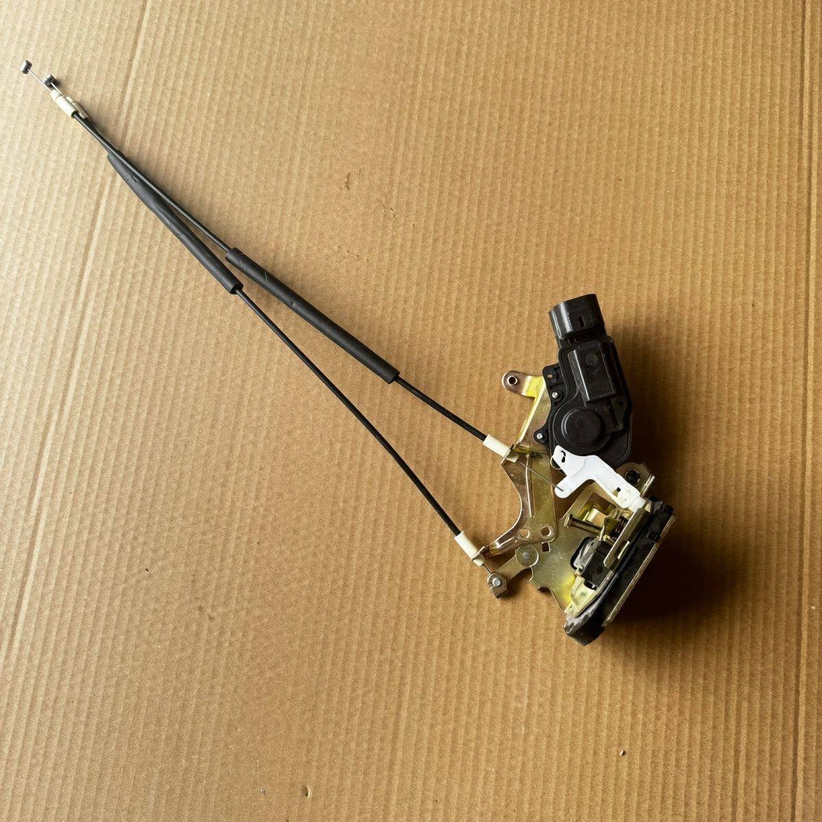力帆X60配件前门锁带执