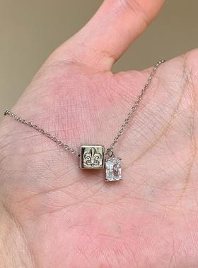 银色鸢尾花骰子吊坠项链女高级感