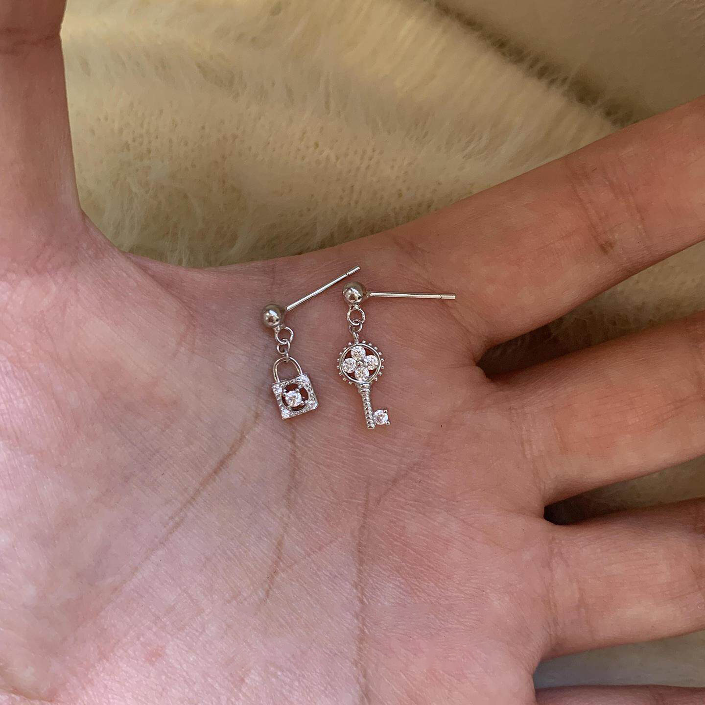 不对称钥匙小锁耳钉女中古轻奢高级感小众设计感简约时尚锁爱耳饰